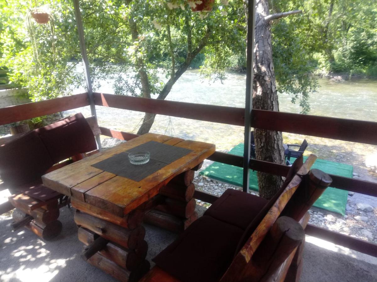 Cottage Auto Camp Vinac 亚伊采 外观 照片