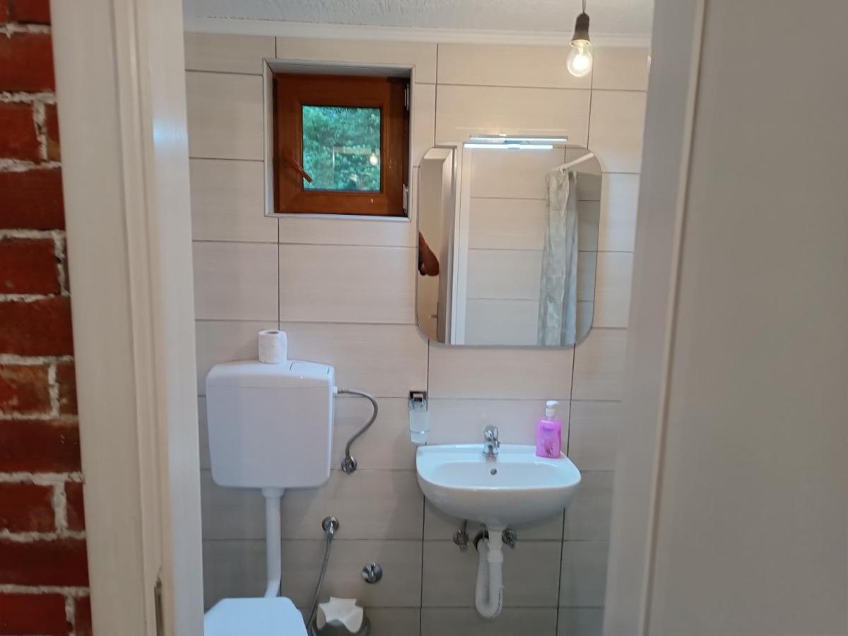 Cottage Auto Camp Vinac 亚伊采 外观 照片