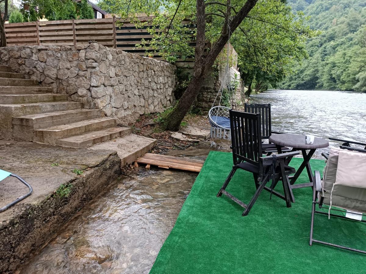 Cottage Auto Camp Vinac 亚伊采 外观 照片