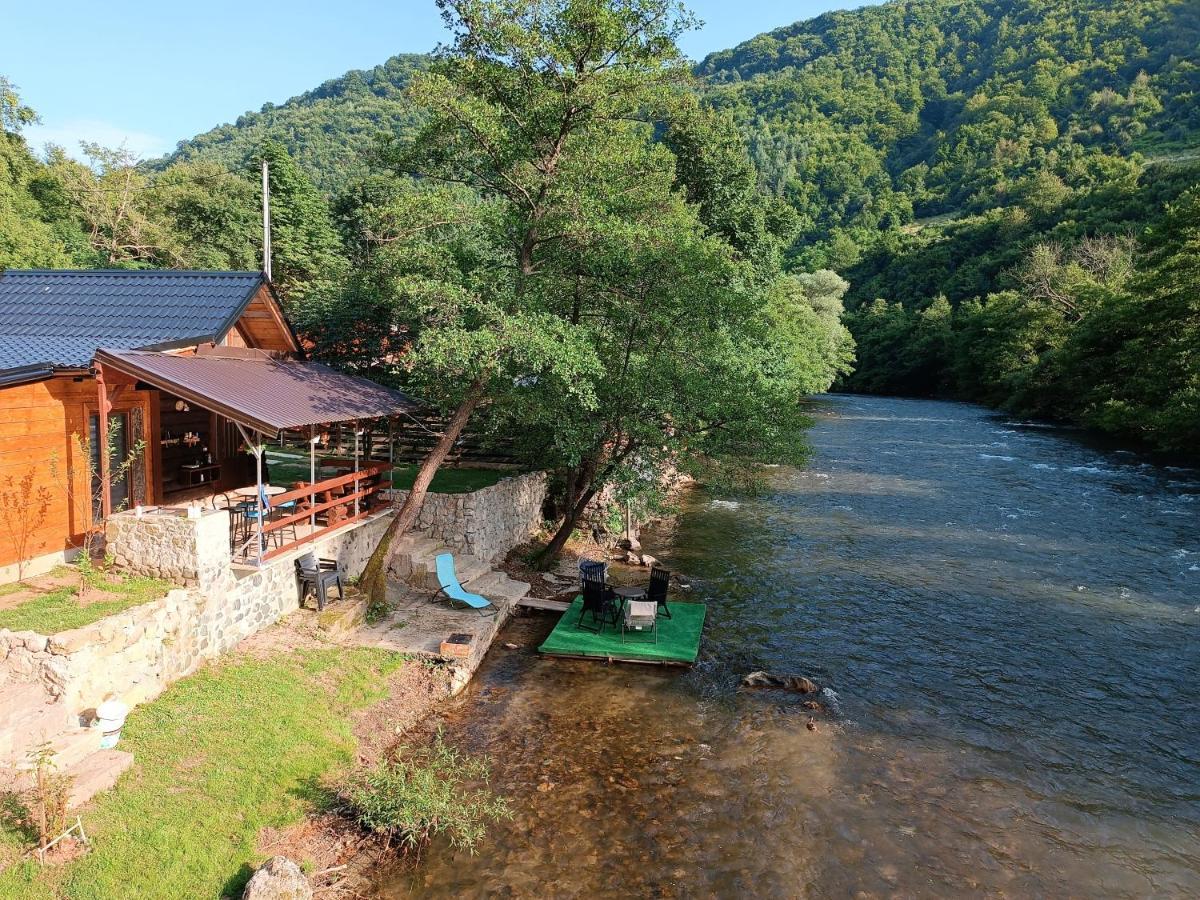 Cottage Auto Camp Vinac 亚伊采 外观 照片