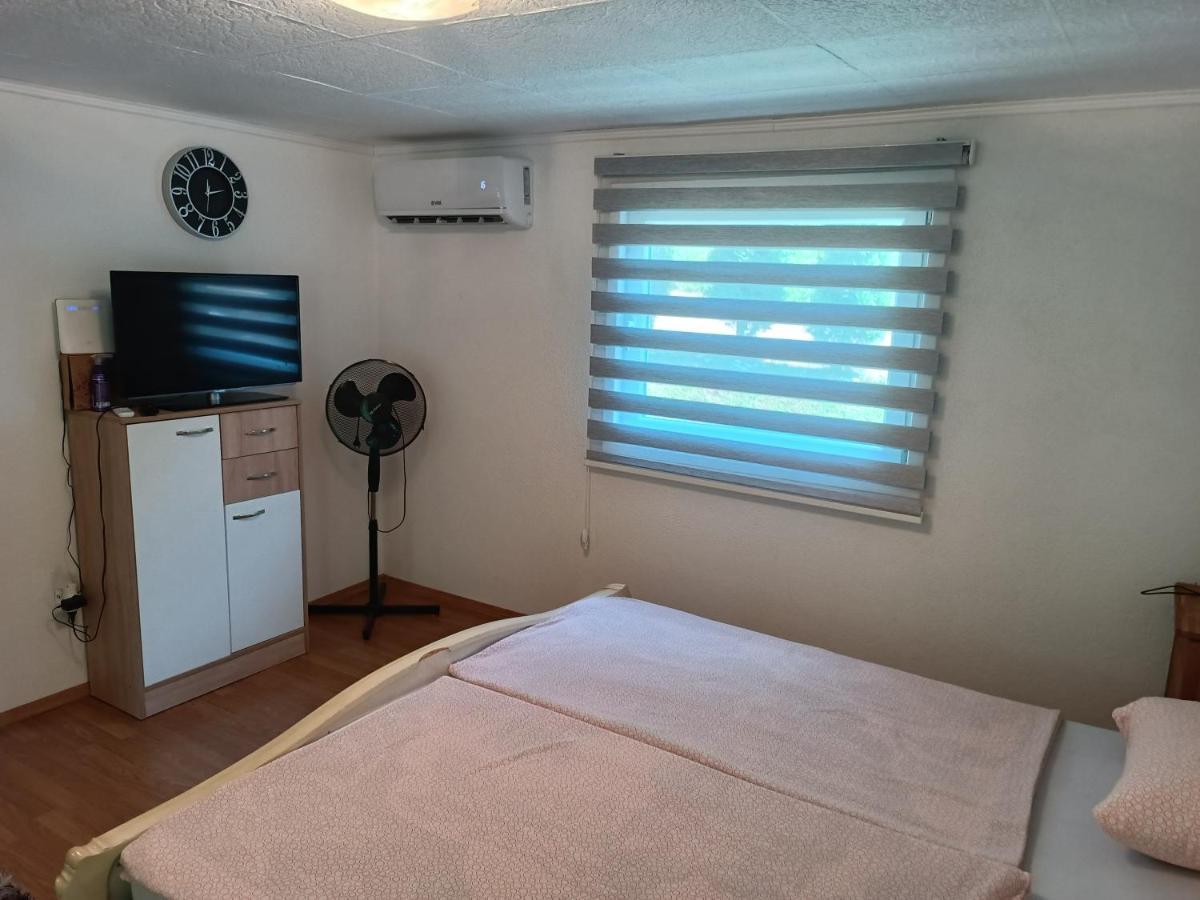 Cottage Auto Camp Vinac 亚伊采 外观 照片