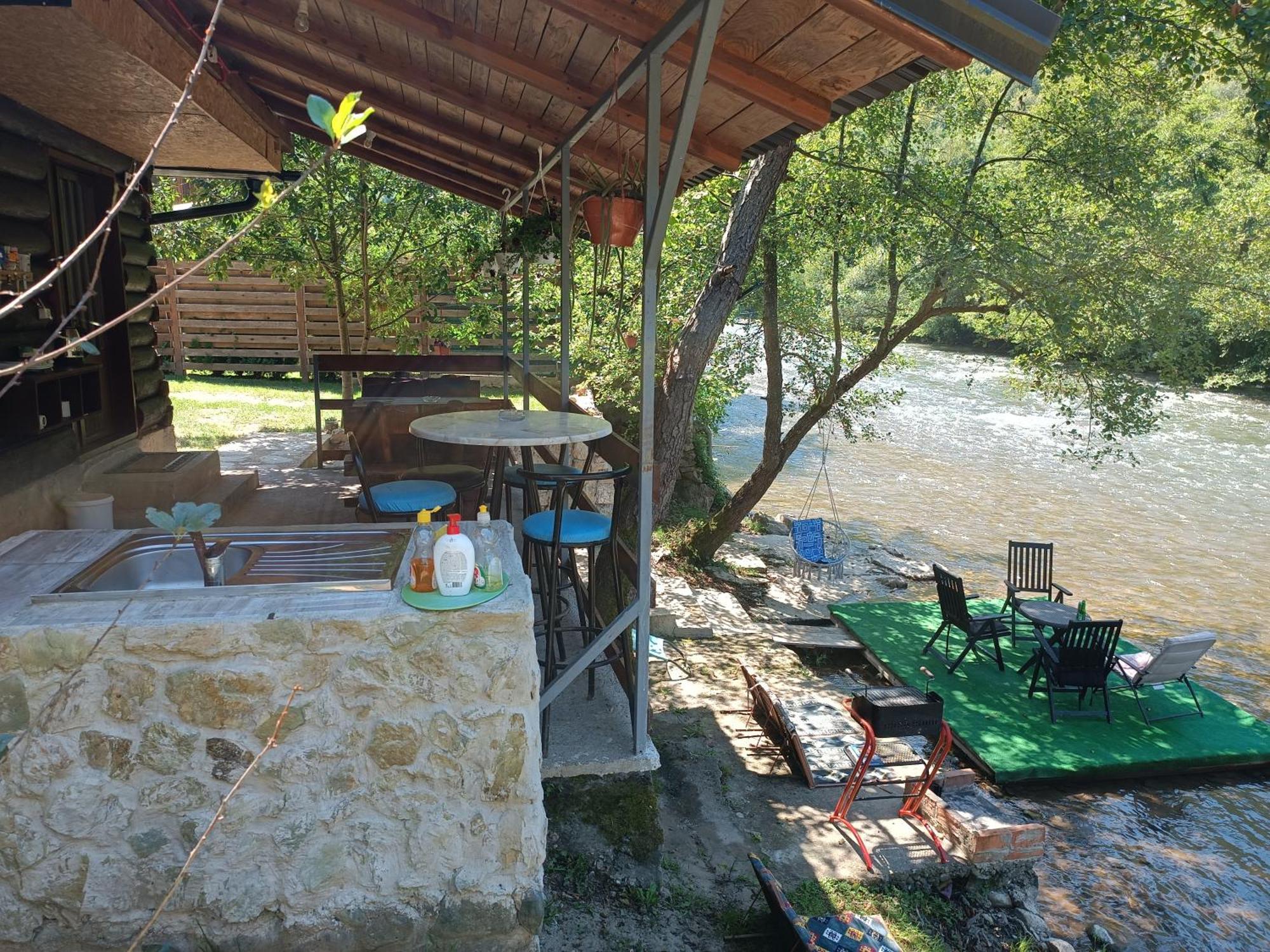 Cottage Auto Camp Vinac 亚伊采 外观 照片
