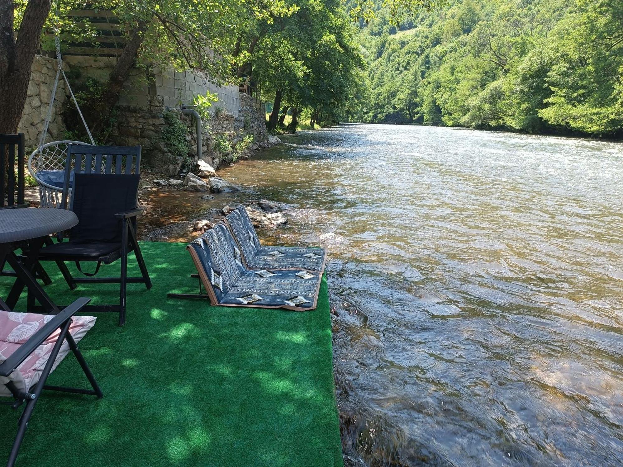 Cottage Auto Camp Vinac 亚伊采 外观 照片